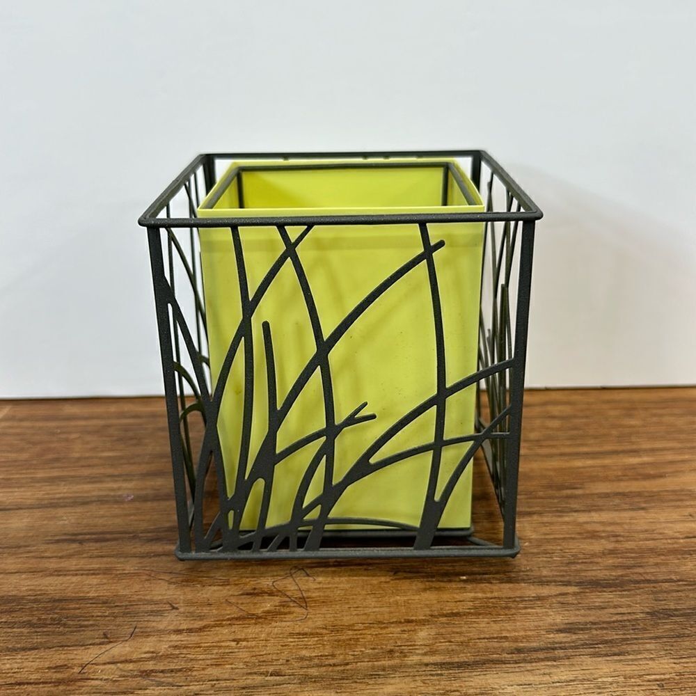 Party lite candle holder